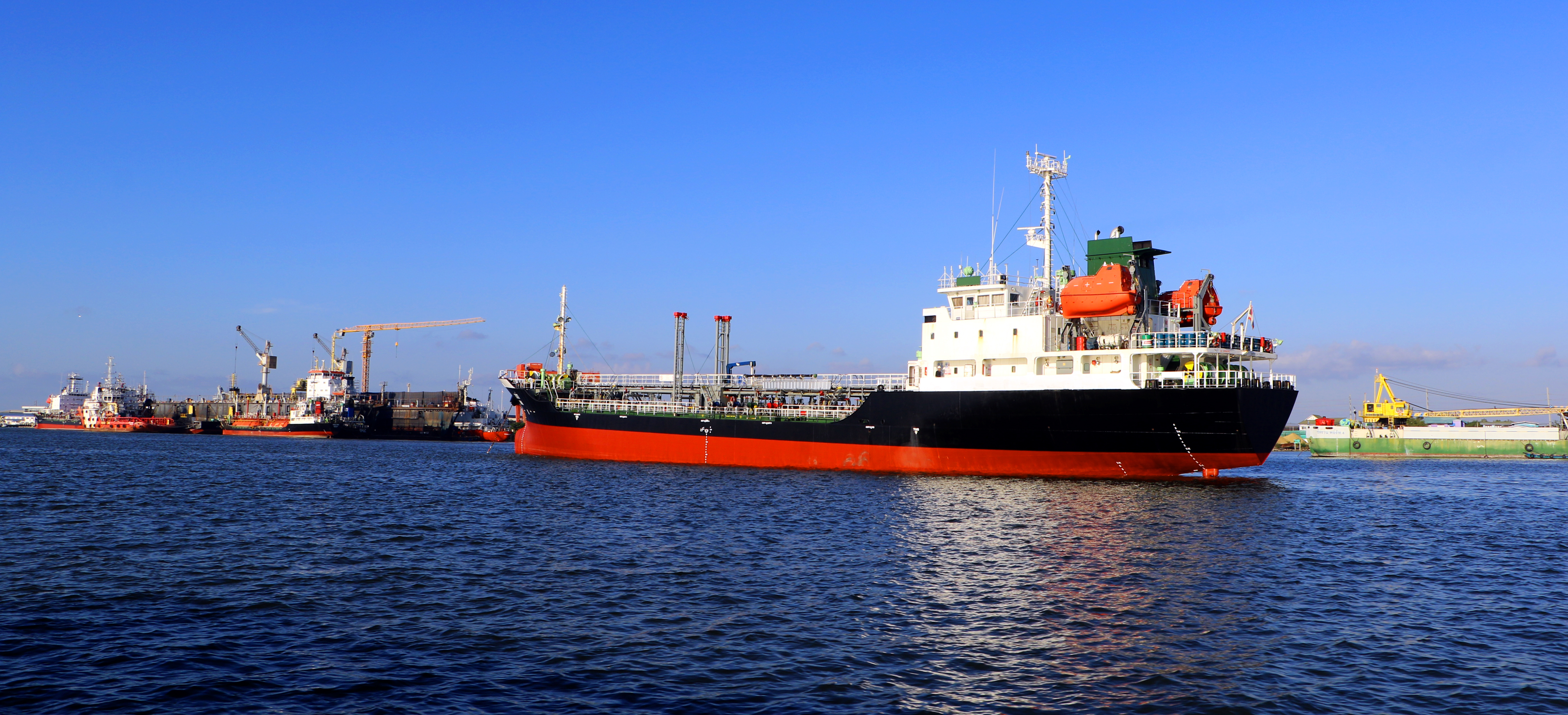 Bulk cargo vessel at terminal
